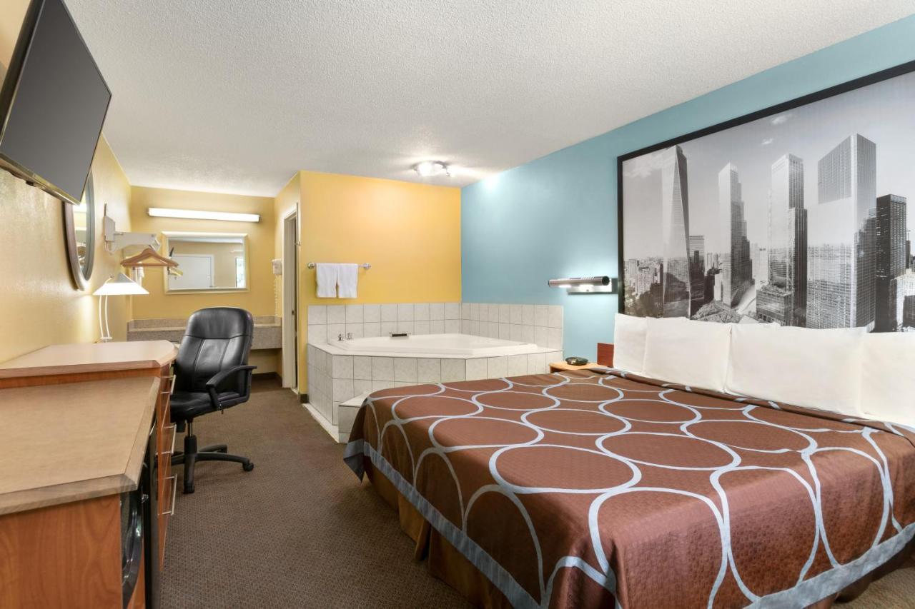 Super 8 By Wyndham Findlay Hotel Exterior photo