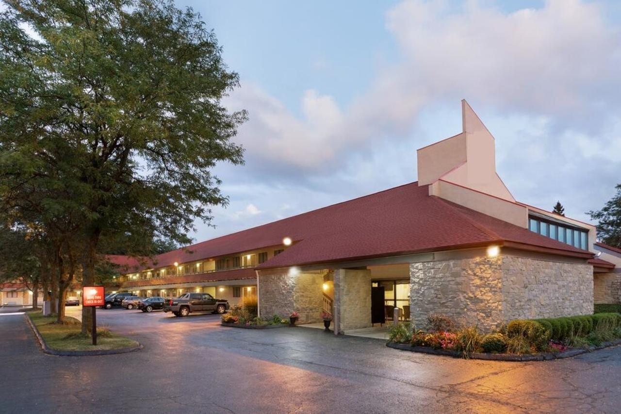 Super 8 By Wyndham Findlay Hotel Exterior photo