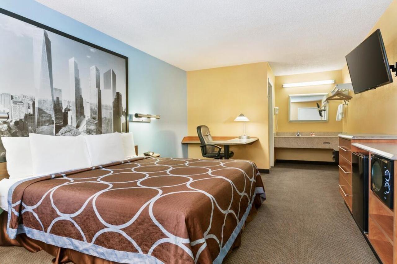 Super 8 By Wyndham Findlay Hotel Exterior photo