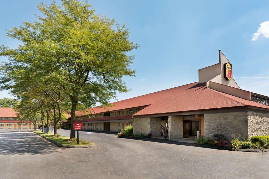 Super 8 By Wyndham Findlay Hotel Exterior photo