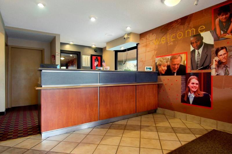 Super 8 By Wyndham Findlay Hotel Exterior photo