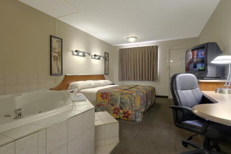 Super 8 By Wyndham Findlay Hotel Exterior photo