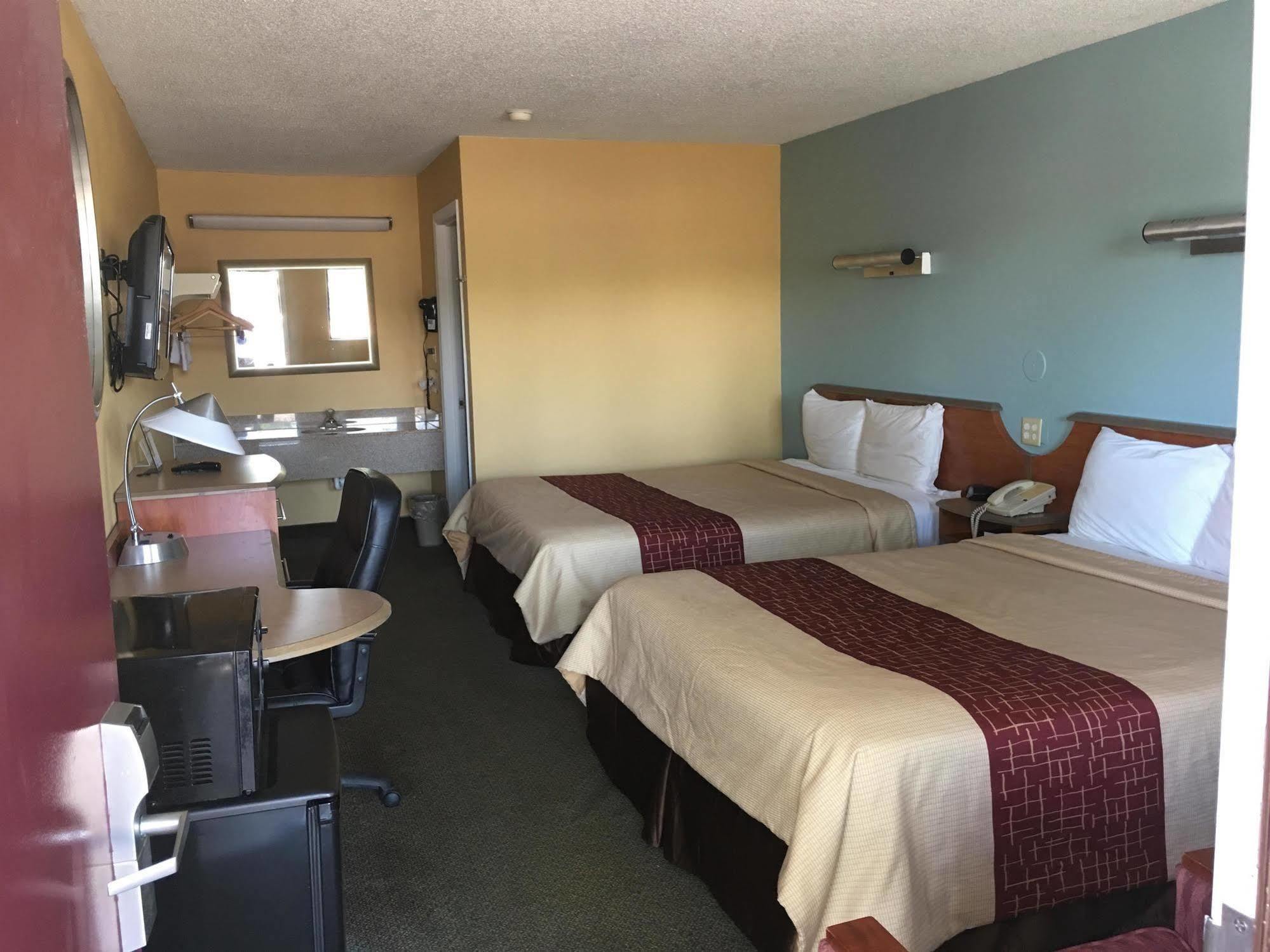 Super 8 By Wyndham Findlay Hotel Exterior photo