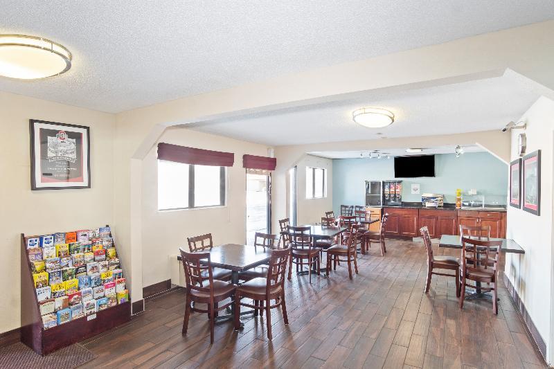 Super 8 By Wyndham Findlay Hotel Exterior photo